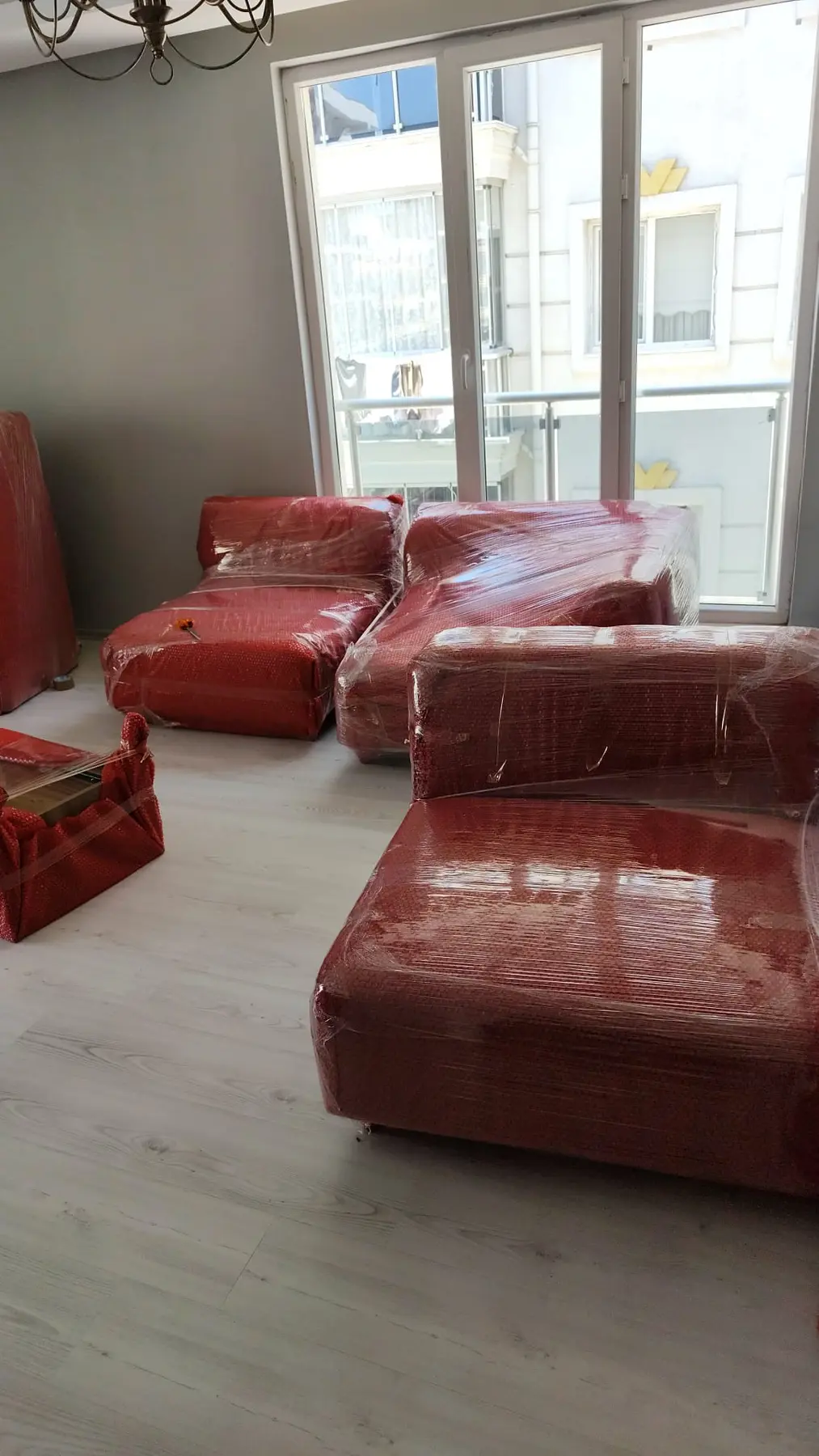 Koltukların koruyucu ambalajla sarılması